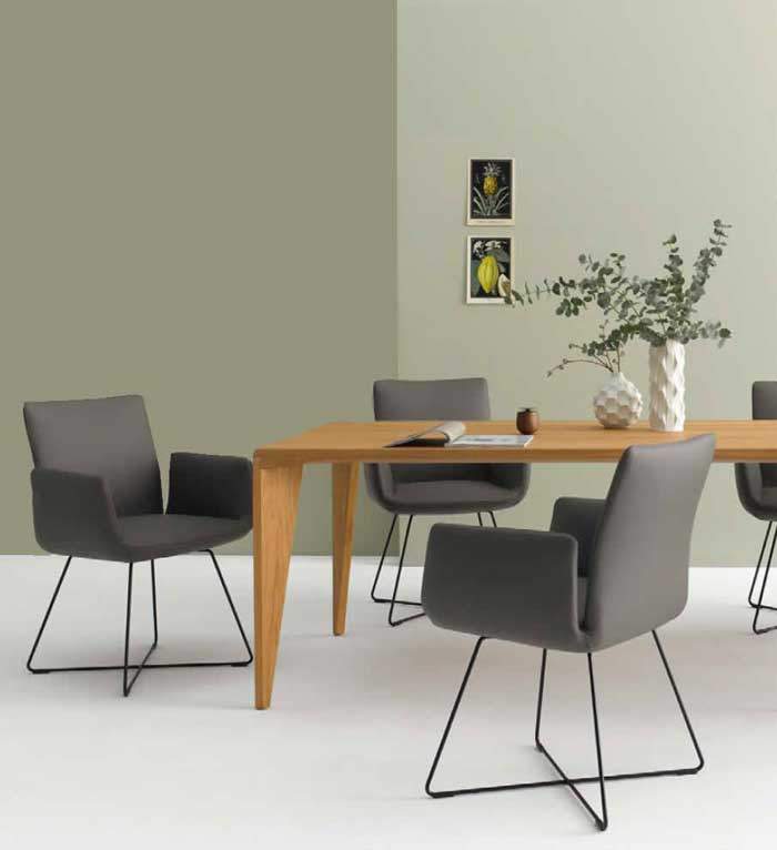 Stühle und Bänke für Esszimmer. Individuelle Lösungen von Premiumherstellern im Designmöbelhaus Schneider